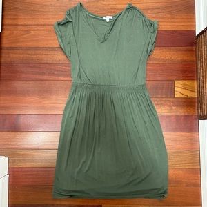 Reitmans green v-neck flowy dress